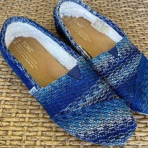 Toms with fuzzy lining 7.5